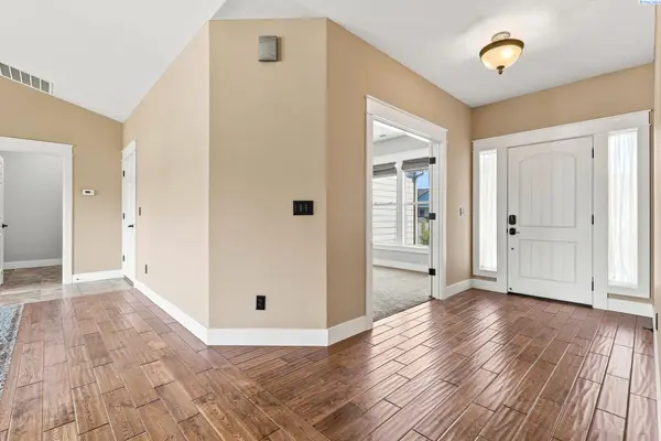 4412 Meadow View Drive, Pasco, WA 99301