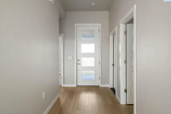 10151 W 16th Place, Kennewick, WA 99338