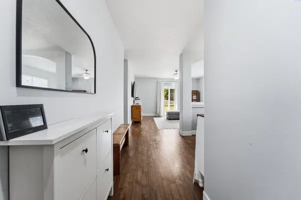 5103 Pinehurst St, West Richland, WA 99353