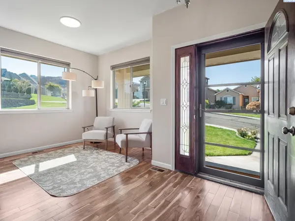 1942 Sky Meadow Ave, Richland, WA 99352