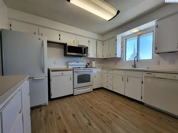 910 King St, Grandview, WA 98930