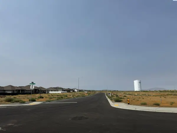 Lot 9 NKA Seven Sisters PH3, Pasco, WA 99301