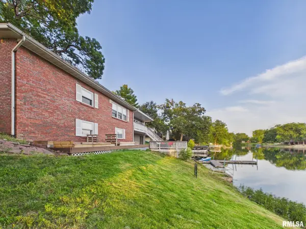 327 ELM LN, Petersburg, IL 62675