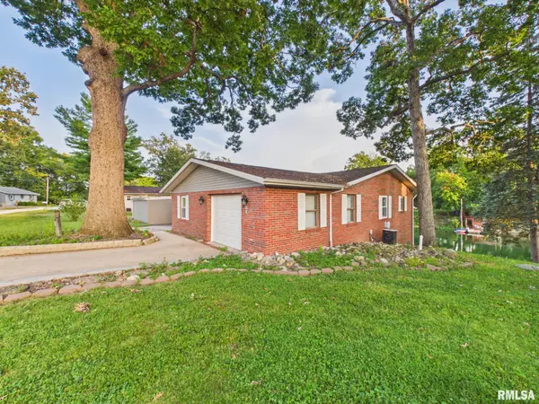 327 ELM LN, Petersburg, IL 62675
