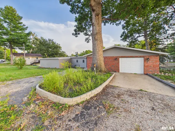 327 ELM LN, Petersburg, IL 62675