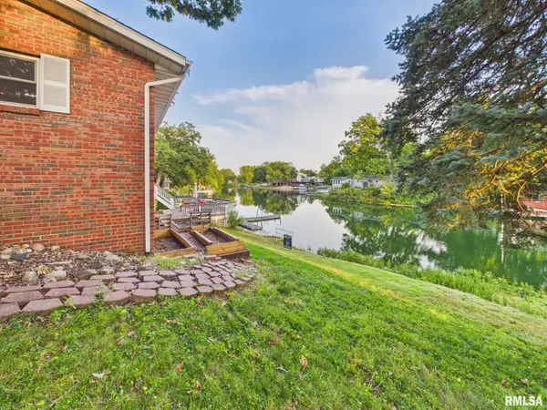 327 ELM LN, Petersburg, IL 62675