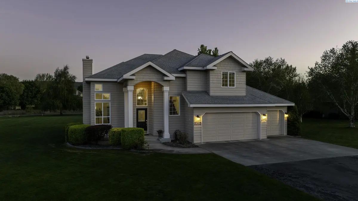 3303 Northlake Dr, West Richland, WA 99353