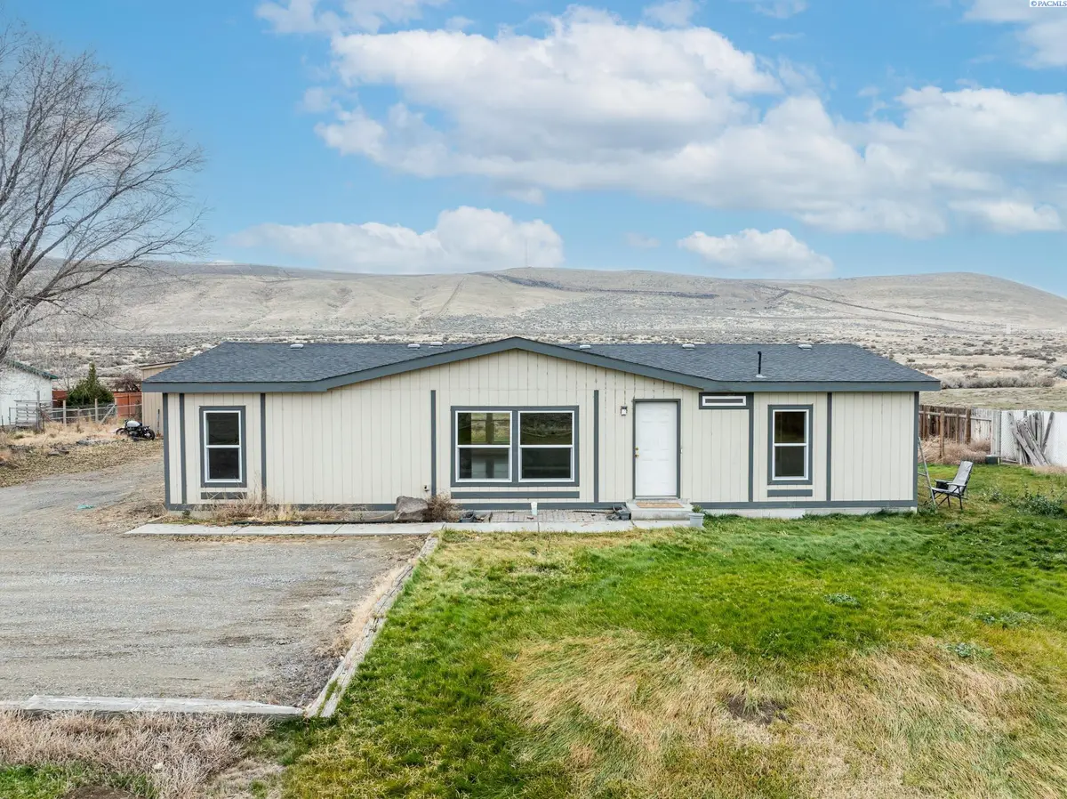28003 E Ruppert Rd, Benton City, WA 99320-7713