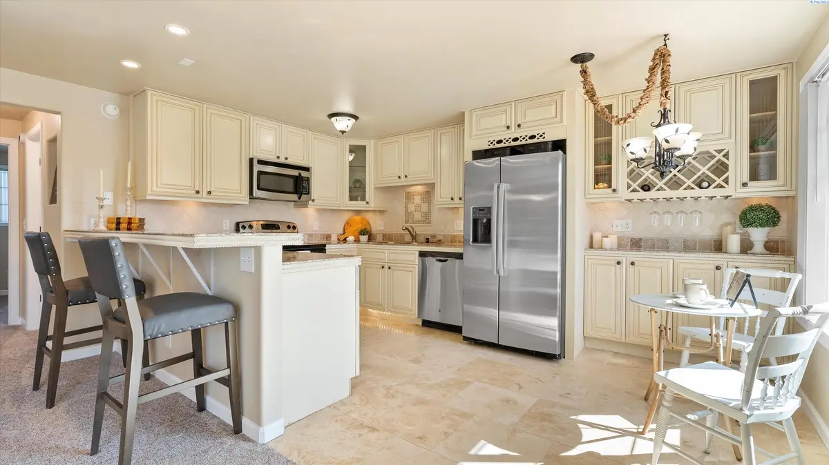 526 S 40th Ave (A202) #A202, West Richland, WA 99353