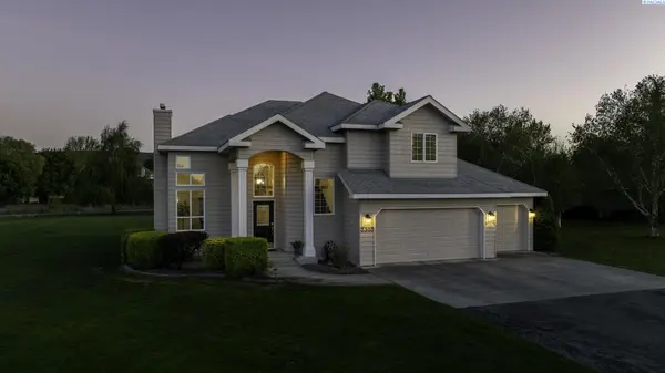 3303 Northlake Dr, West Richland, WA 99353