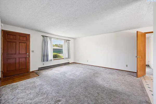 681 S 2nd Avenue, Connell, WA 99326