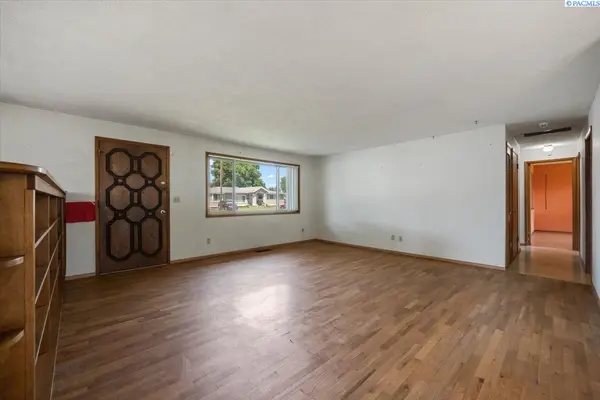 1935 N 19th Dr., Pasco, WA 99301