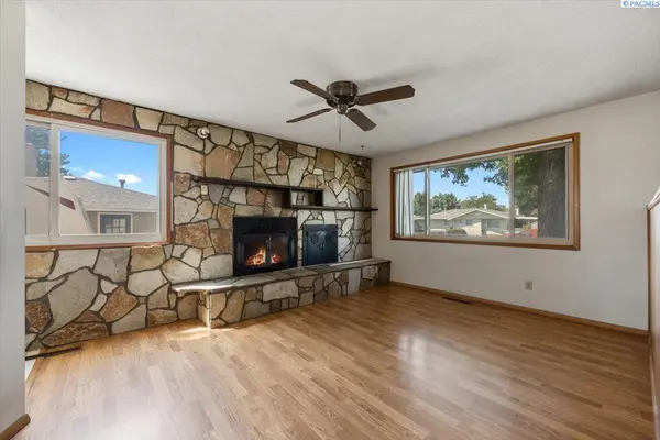 1935 N 19th Dr., Pasco, WA 99301