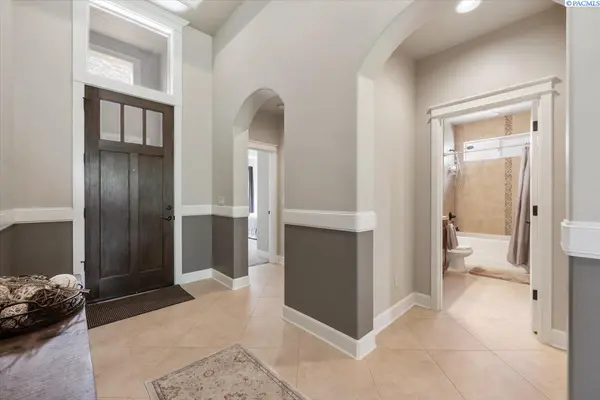 972 Meadow Hills Dr., Richland, WA 99352