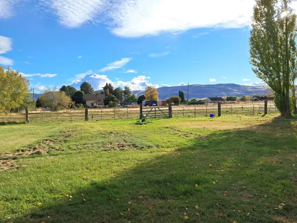 53802 N Evert Rd, Benton City, WA 99320