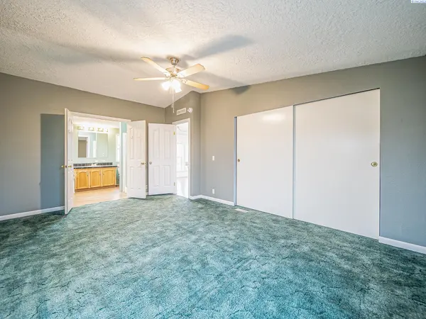 28003 E Ruppert Rd, Benton City, WA 99320-7713