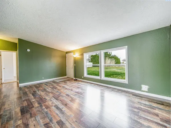 28003 E Ruppert Rd, Benton City, WA 99320-7713