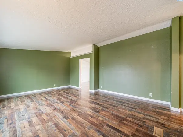 28003 E Ruppert Rd, Benton City, WA 99320-7713