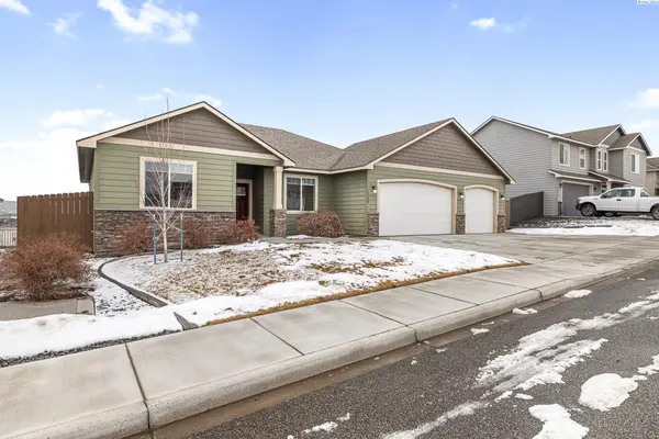 1734 S Honeysuckle Street, Kennewick, WA 99338