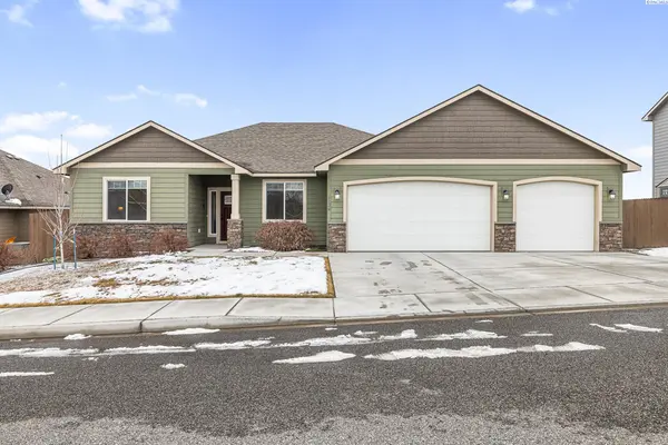 1734 S Honeysuckle Street, Kennewick, WA 99338