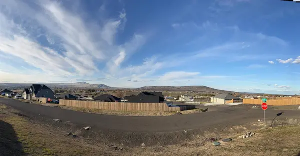 27316 N Plum Dr, Benton City, WA 99320