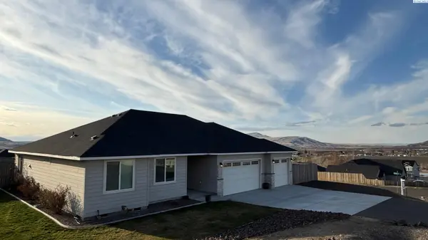 27316 N Plum Dr,  Benton City,  WA 99320