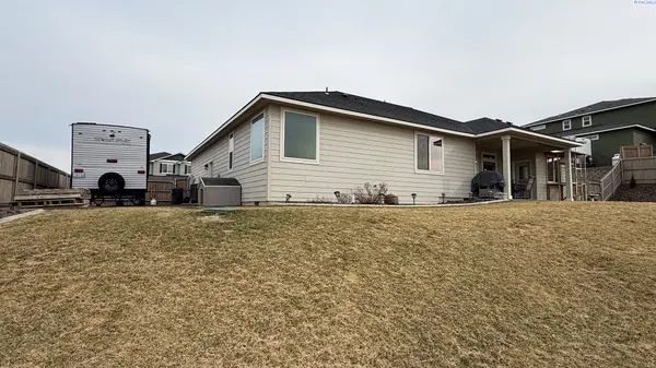 27316 N Plum Dr, Benton City, WA 99320