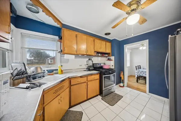 1372 S 6TH AVE, Des Plaines, IL 60018