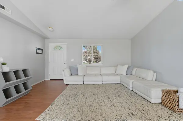 4721 Holly Way, West Richland, WA 99353
