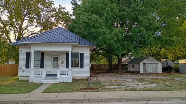 813 S Hickory ST, Mt Vernon, MO 65712