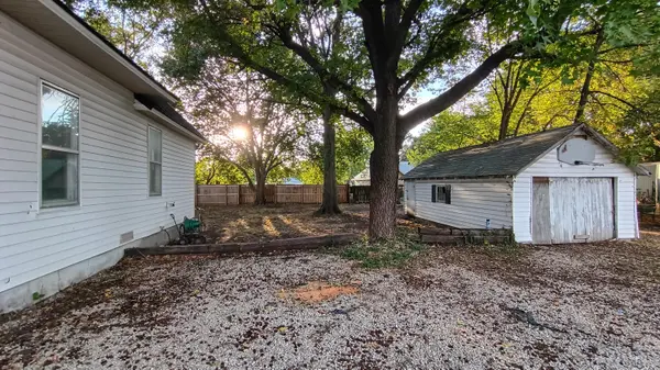 813 S Hickory ST, Mt Vernon, MO 65712