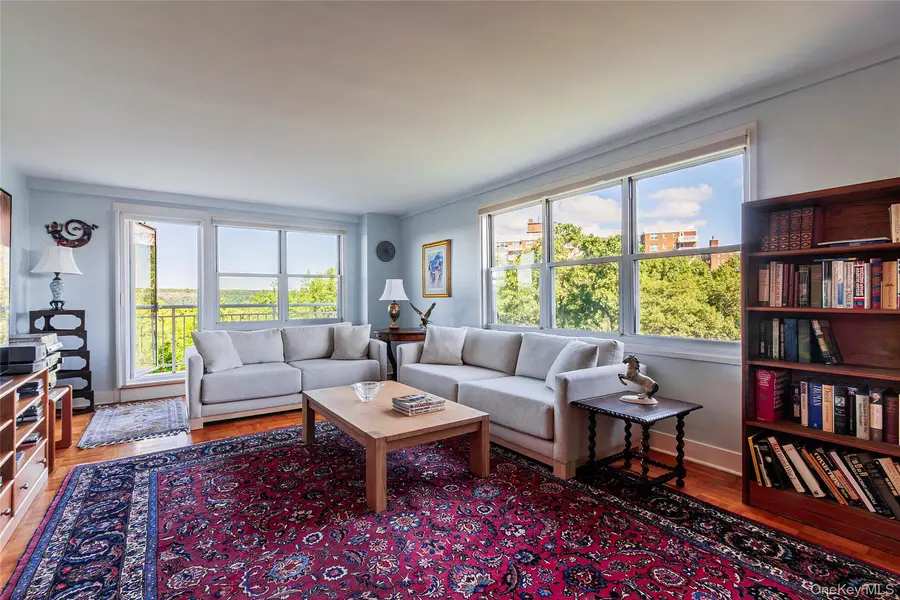3935 Blackstone AVE #8B, Bronx, NY 10471