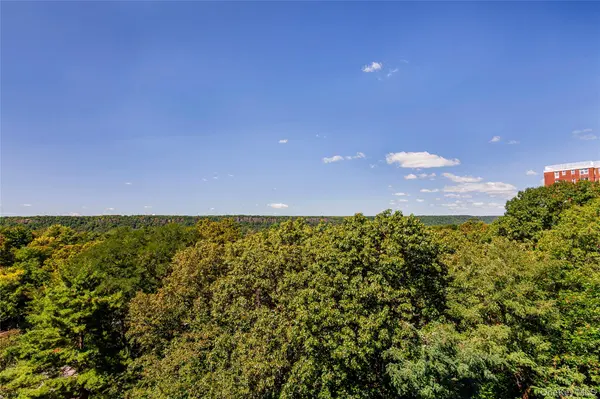 3935 Blackstone AVE #8B, Bronx, NY 10471