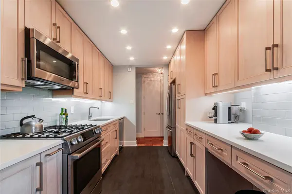 3935 Blackstone AVE #8B, Bronx, NY 10471