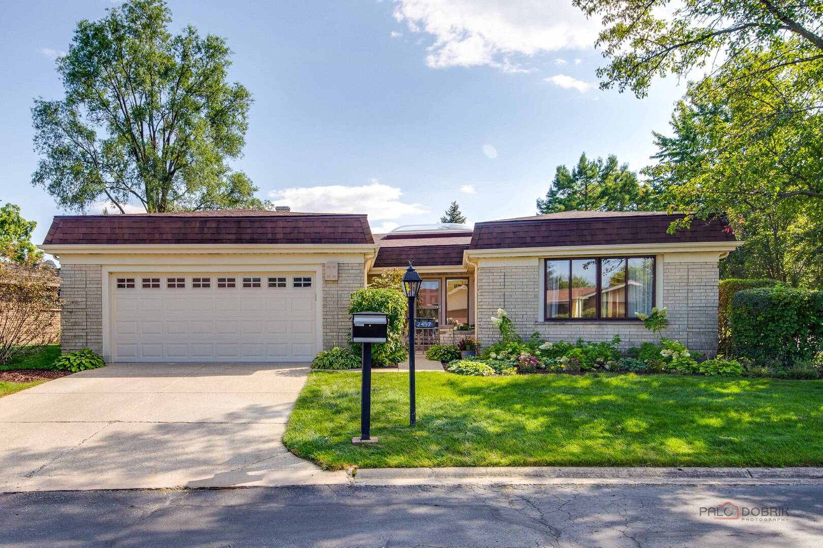 2457 Seville CIR, Northbrook, IL 60062