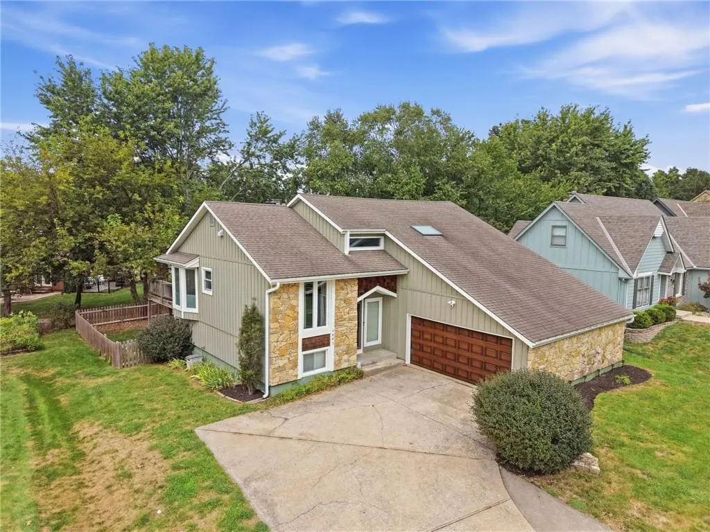 4082 SW Marline DR, Lee's Summit, MO 64082