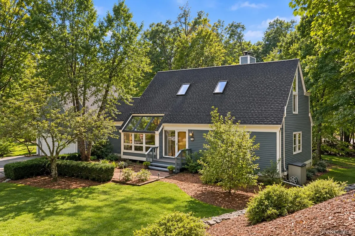 74 Ring RD, Salt Point, NY 12578
