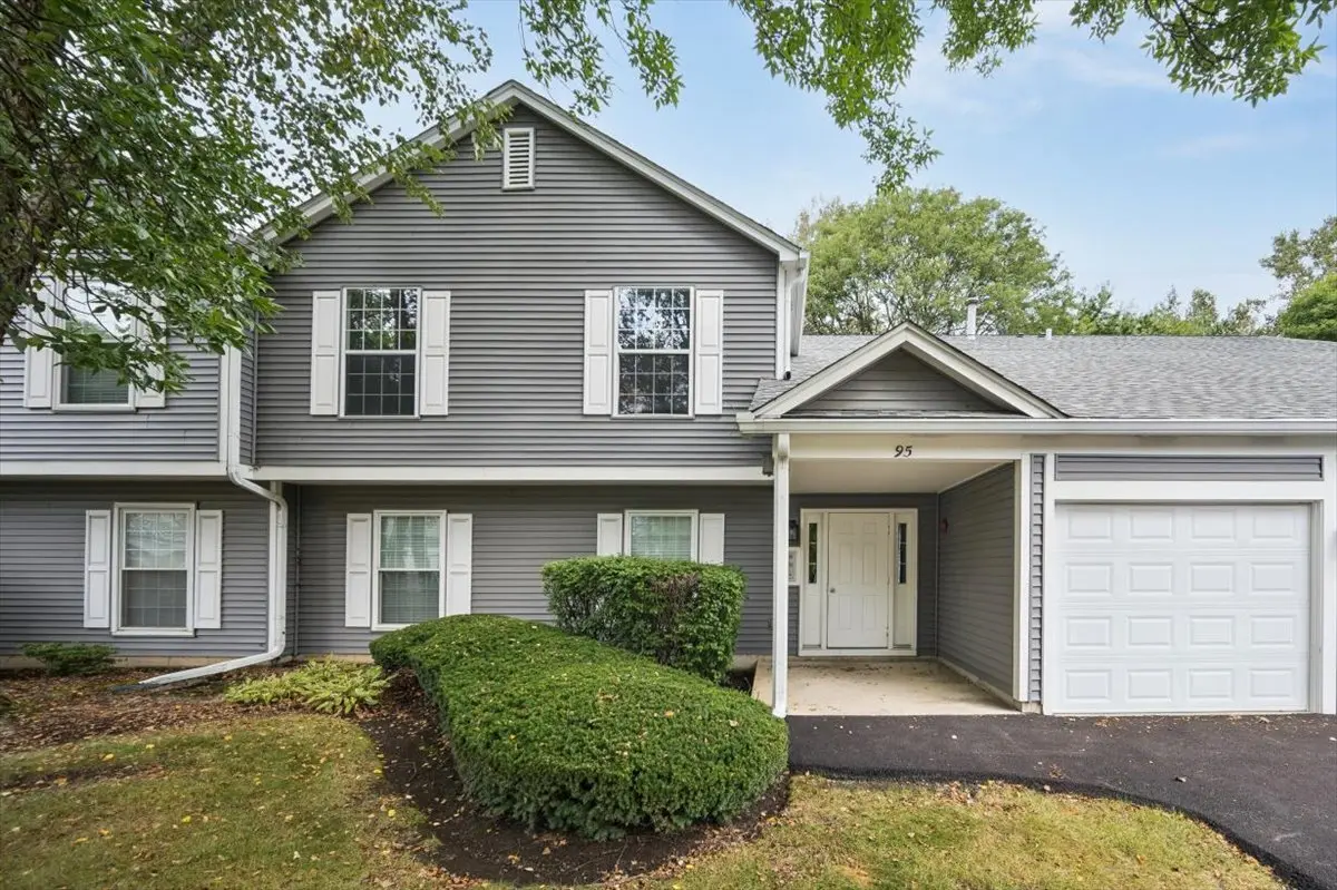 95 Midhurst CT #201D, Naperville, IL 60565