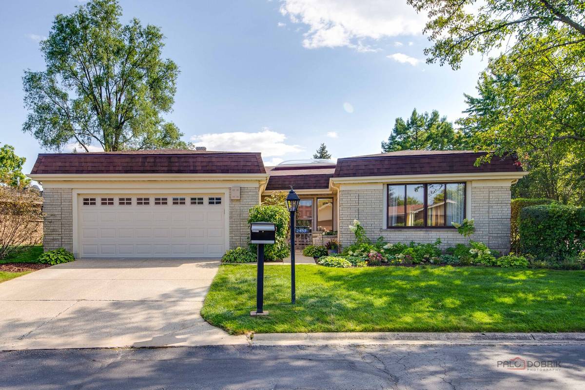 2457 Seville CIR, Northbrook, IL 60062