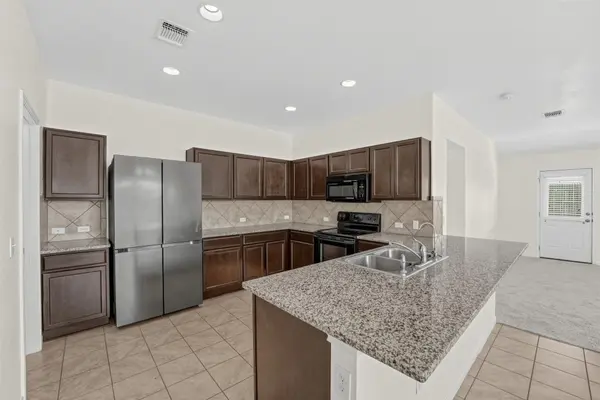 132 Denton DR, Hutto, TX 78634