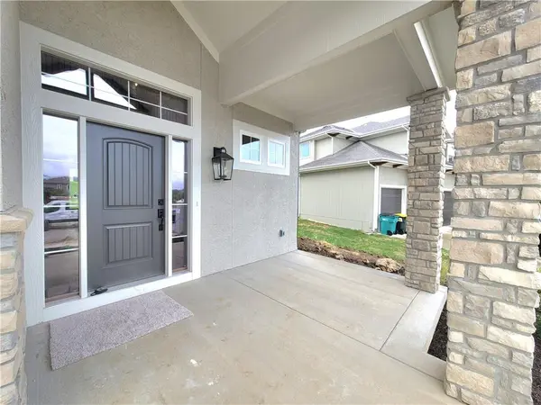 18232 Oakmont ST, Overland Park, KS 66013