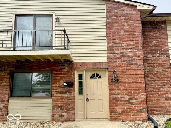 954 Greenwood W, Greenwood, IN 46142