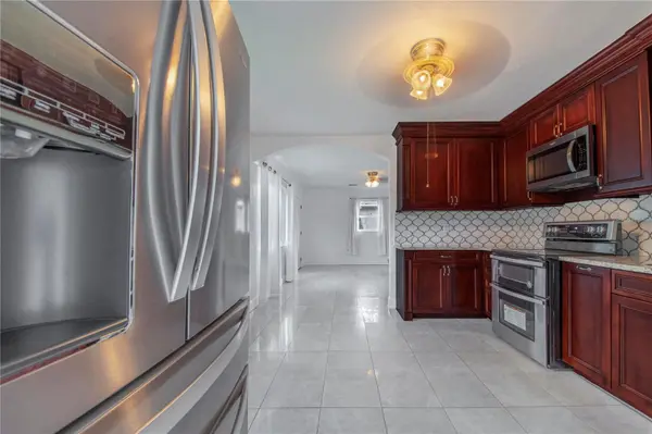 6 E MAGNOLIA ST, Davenport, FL 33837