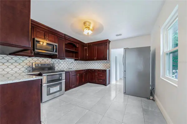 6 E MAGNOLIA ST, Davenport, FL 33837