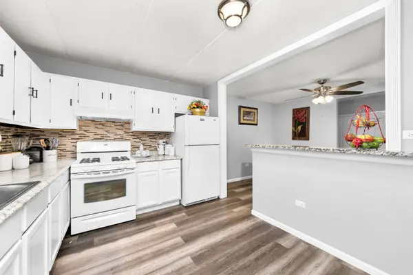 743 E Fullerton AVE #112, Glendale Heights, IL 60139