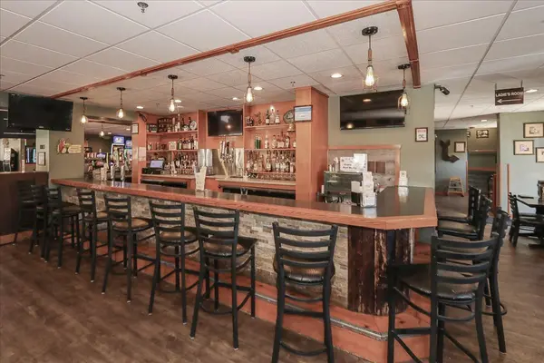 101-103 E Irving Park RD, Roselle, IL 60172