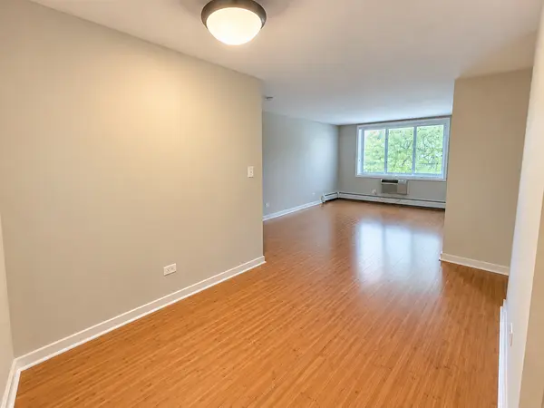 707 W Sheridan RD #405, Chicago, IL 60613