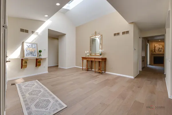 2457 Seville CIR, Northbrook, IL 60062