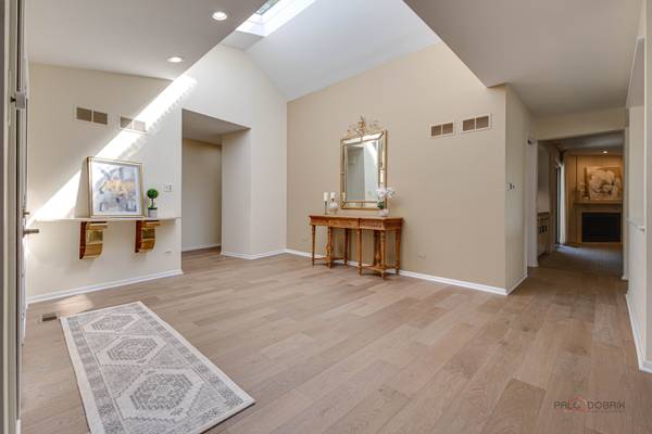 2457 Seville CIR, Northbrook, IL 60062