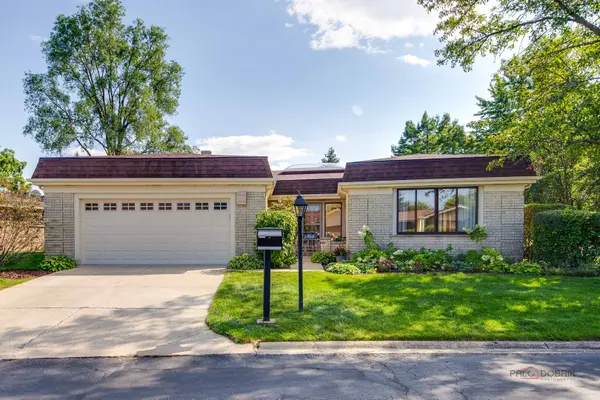 2457 Seville CIR, Northbrook, IL 60062